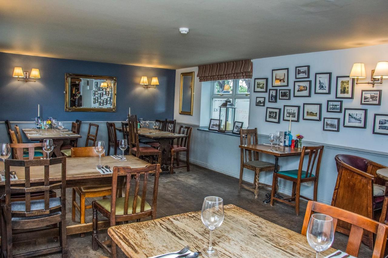 The George Inn Warminster Exterior photo